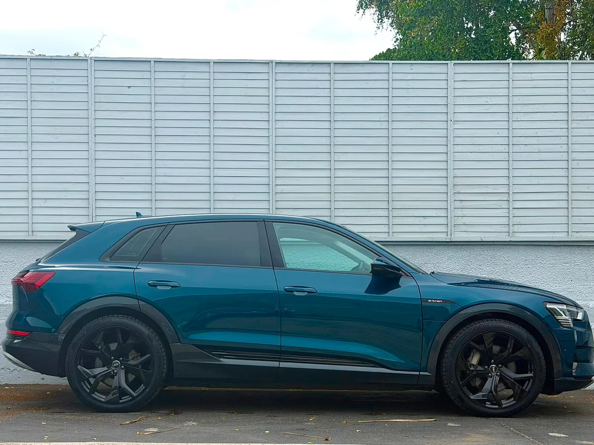 Audi e-tron 2022 TECHNIK 50 QUATTRO / 96% BATTERY - Image 2
