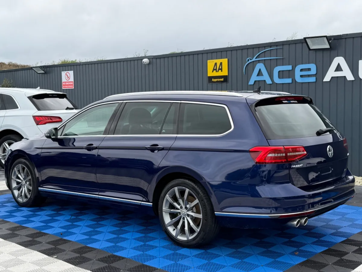 Volkswagen Passat HIGHLINE - 2.0L DIESEL - AUTO - - Image 5