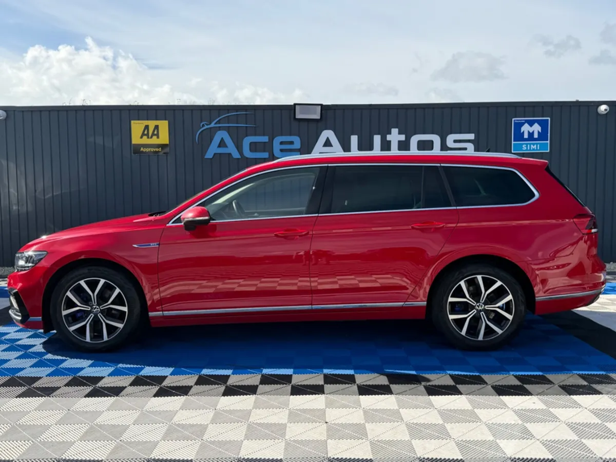 Volkswagen Passat GTE - 1.4L PETROL HYBRID - AUTO - Image 4
