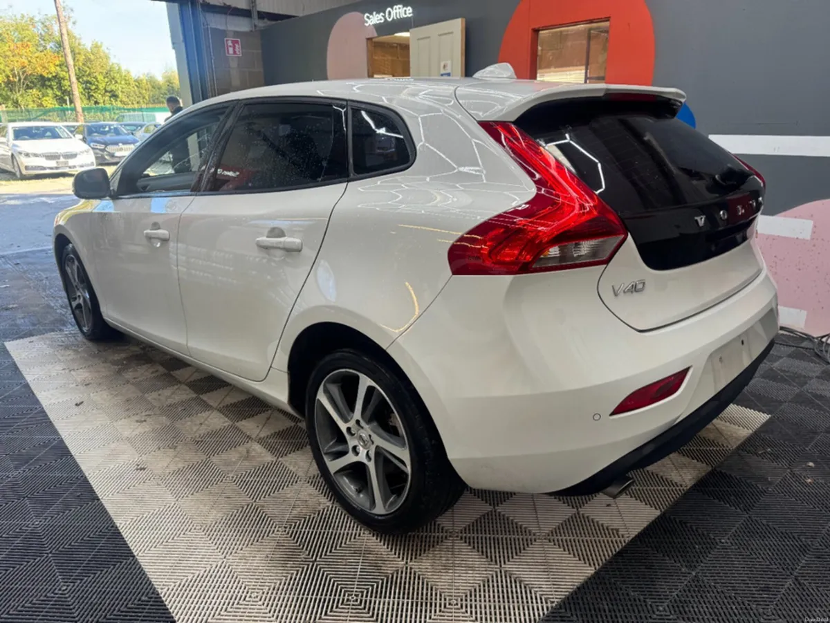 Volvo V40 2019 VOLVO V40 D4 MOMENTAM AUTOMATIC 2.0 - Image 5