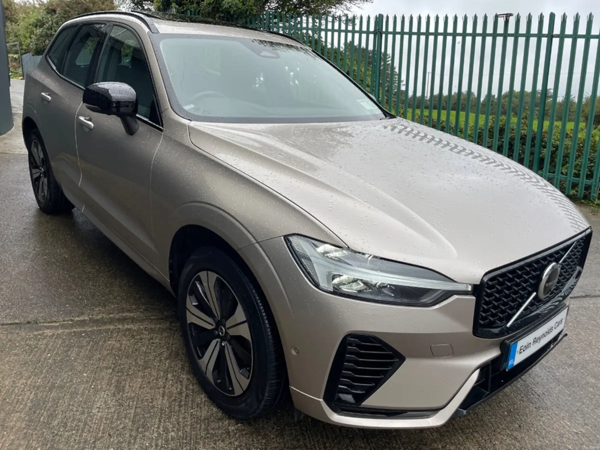 Volvo XC60 T6 PHEV PLUS DARK AWD AS NEW!! - Image 2