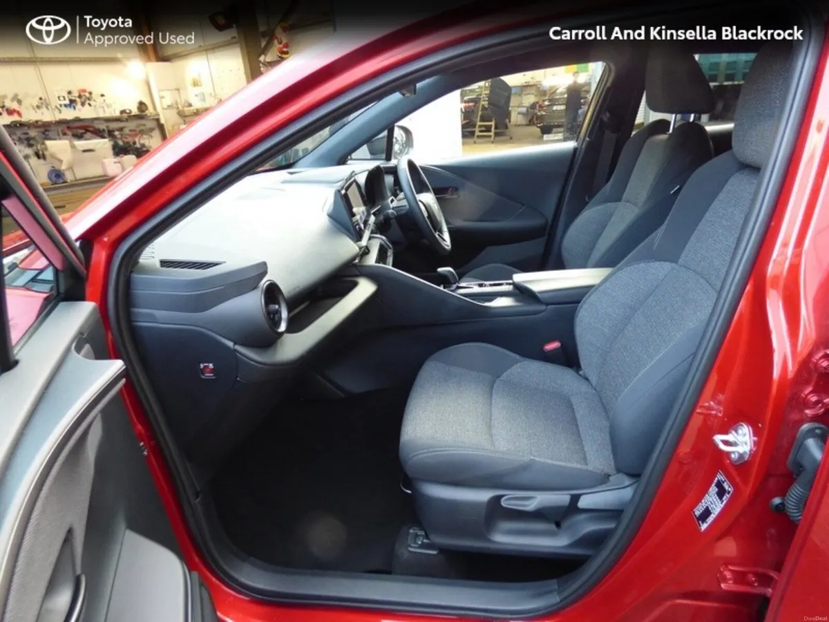 Toyota C-HR Hybrid Sport - Image 6
