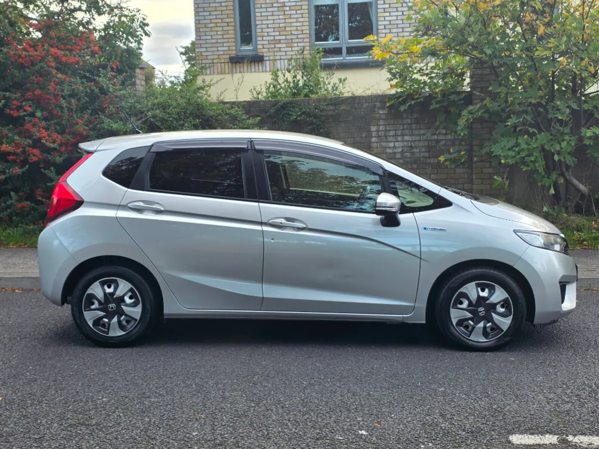 Honda Fit Daa-gp5 Hybrid 5DR Auto - Image 2