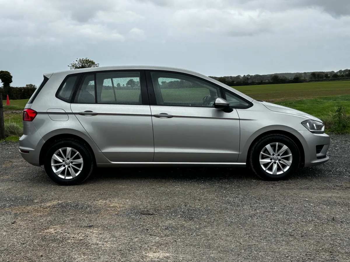 VW Golf Sportsvan / automatic / only 73km - Image 2