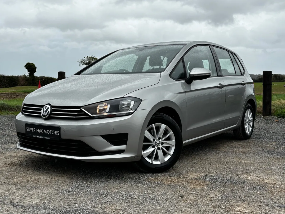 VW Golf Sportsvan / automatic / only 73km - Image 6