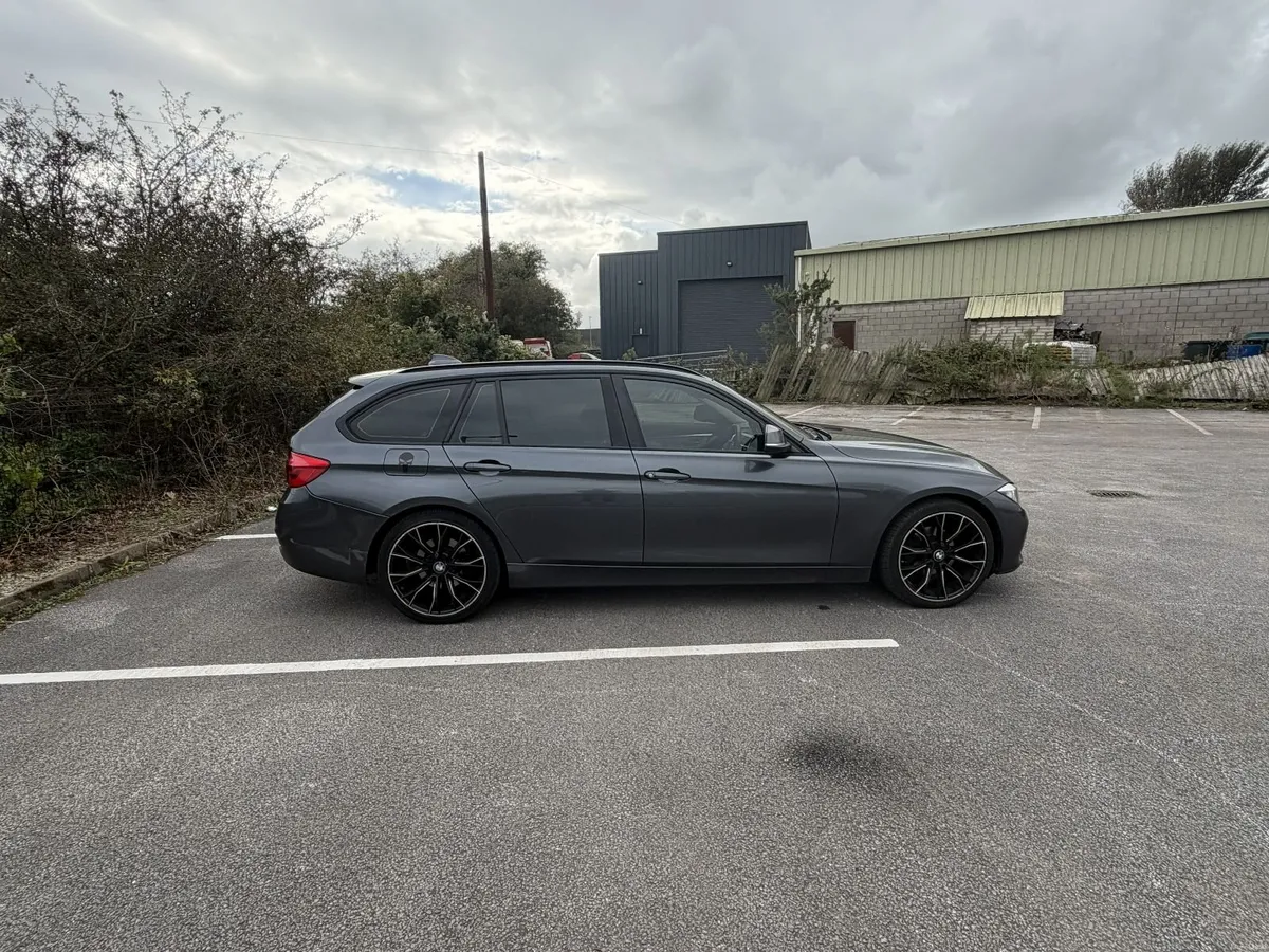 BMW 3-Series 2016 - Image 3