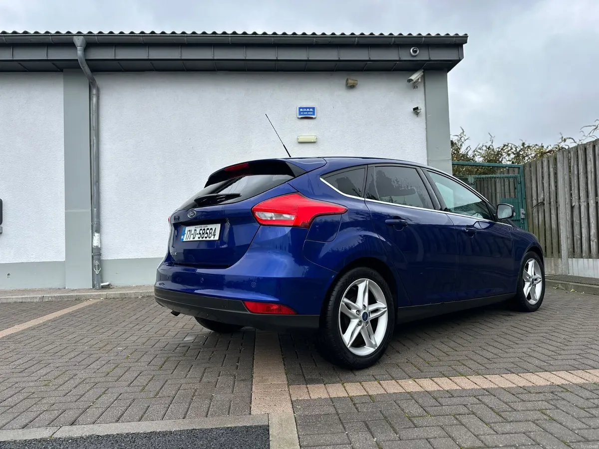 Ford Focus 2017  new         nct 08/27 - Image 5