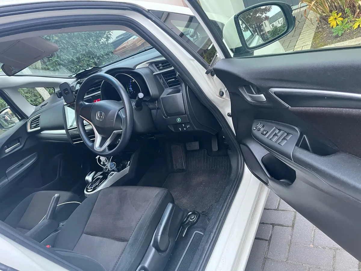 Honda Fit 2015 Hybrid 1.5L Automatic - Image 6