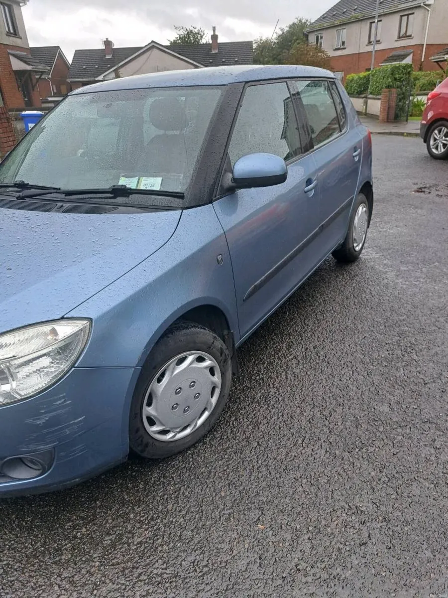 Skoda Fabia Ambiente 1.6 AUTOMATIC - Image 6