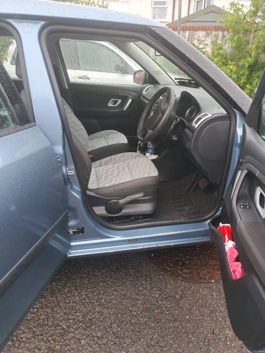 Skoda Fabia Ambiente 1.6 AUTOMATIC - Image 4
