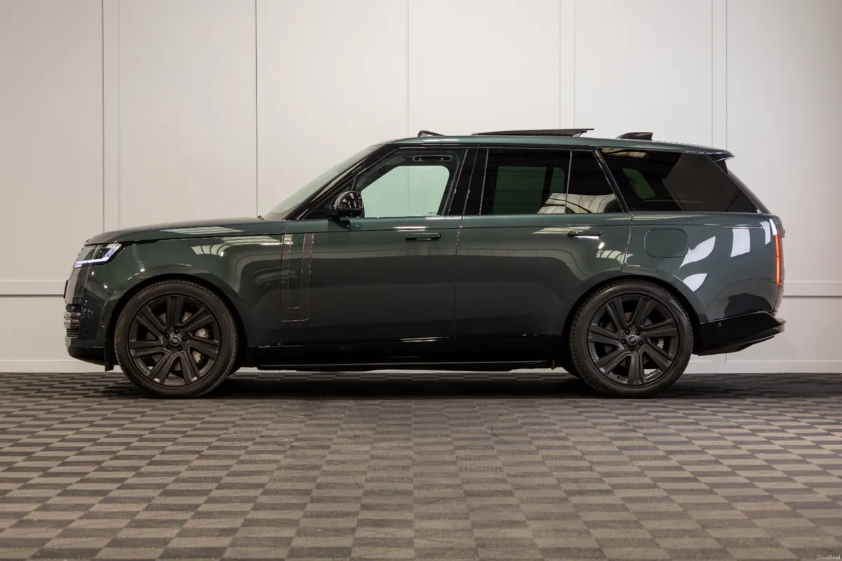 2024 Range Rover P460e HSE *Pan Roof - Image 3