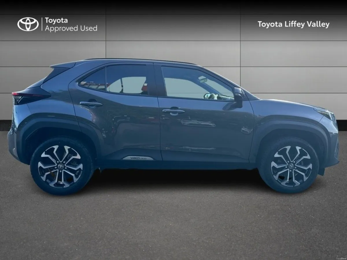 Toyota Yaris Cross YARIS CROSS LUNA SPORT - Image 3