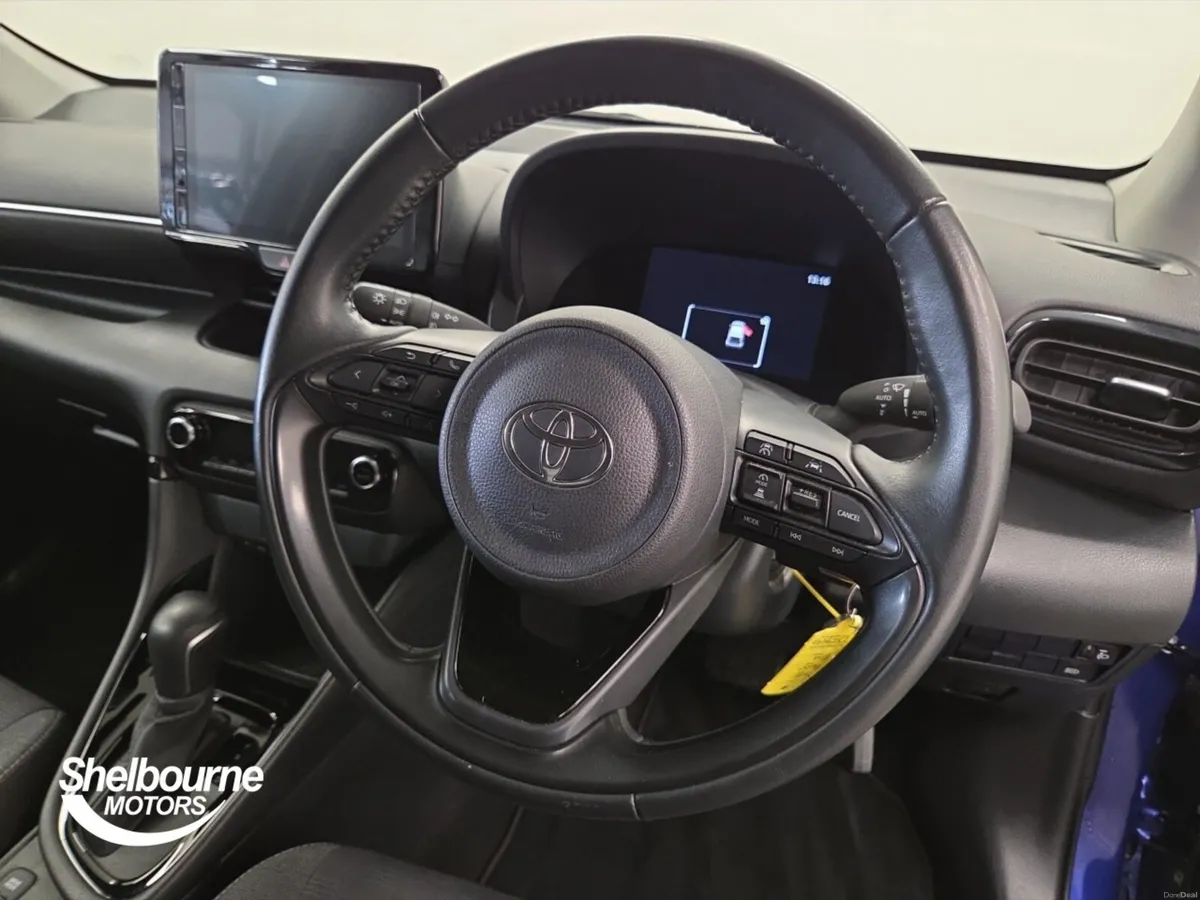 Toyota Yaris 1.5 Hybrid Design 5dr CVT - Image 4