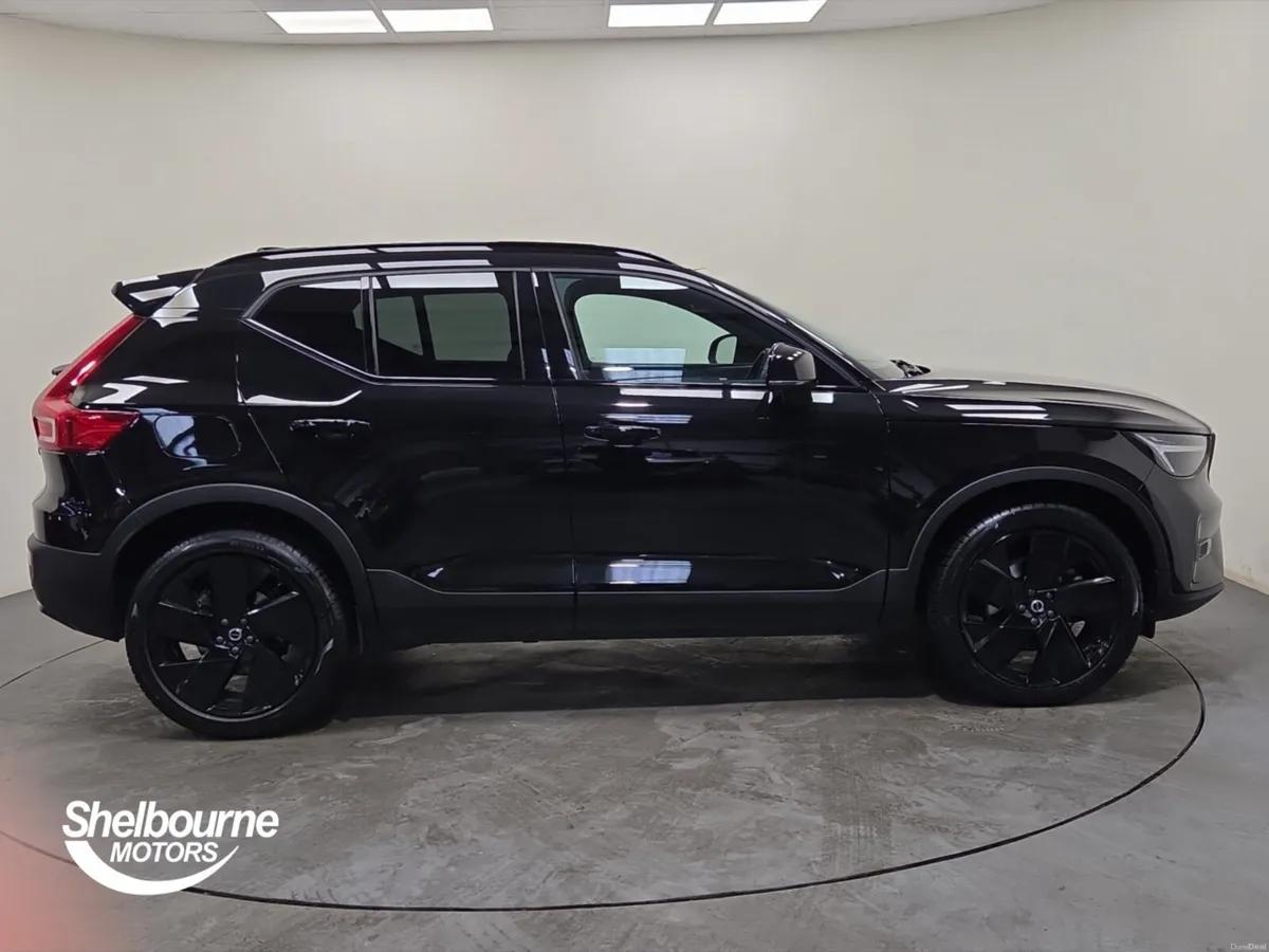 Volvo XC40 2.0 B4P Plus Black Edition 5dr Auto - Image 3