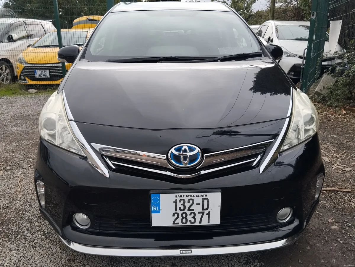 Toyota Prius 2013 alpha 7seats - Image 2