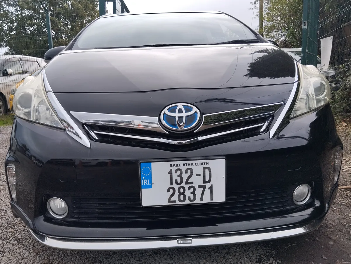 Toyota Prius 2013 alpha 7seats - Image 1