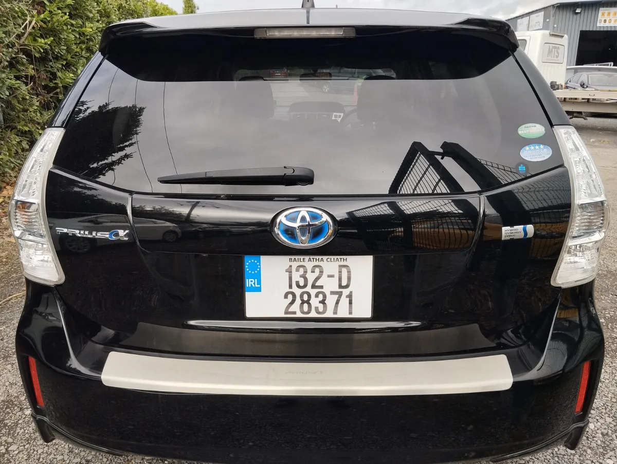 Toyota Prius 2013 alpha 7seats - Image 6