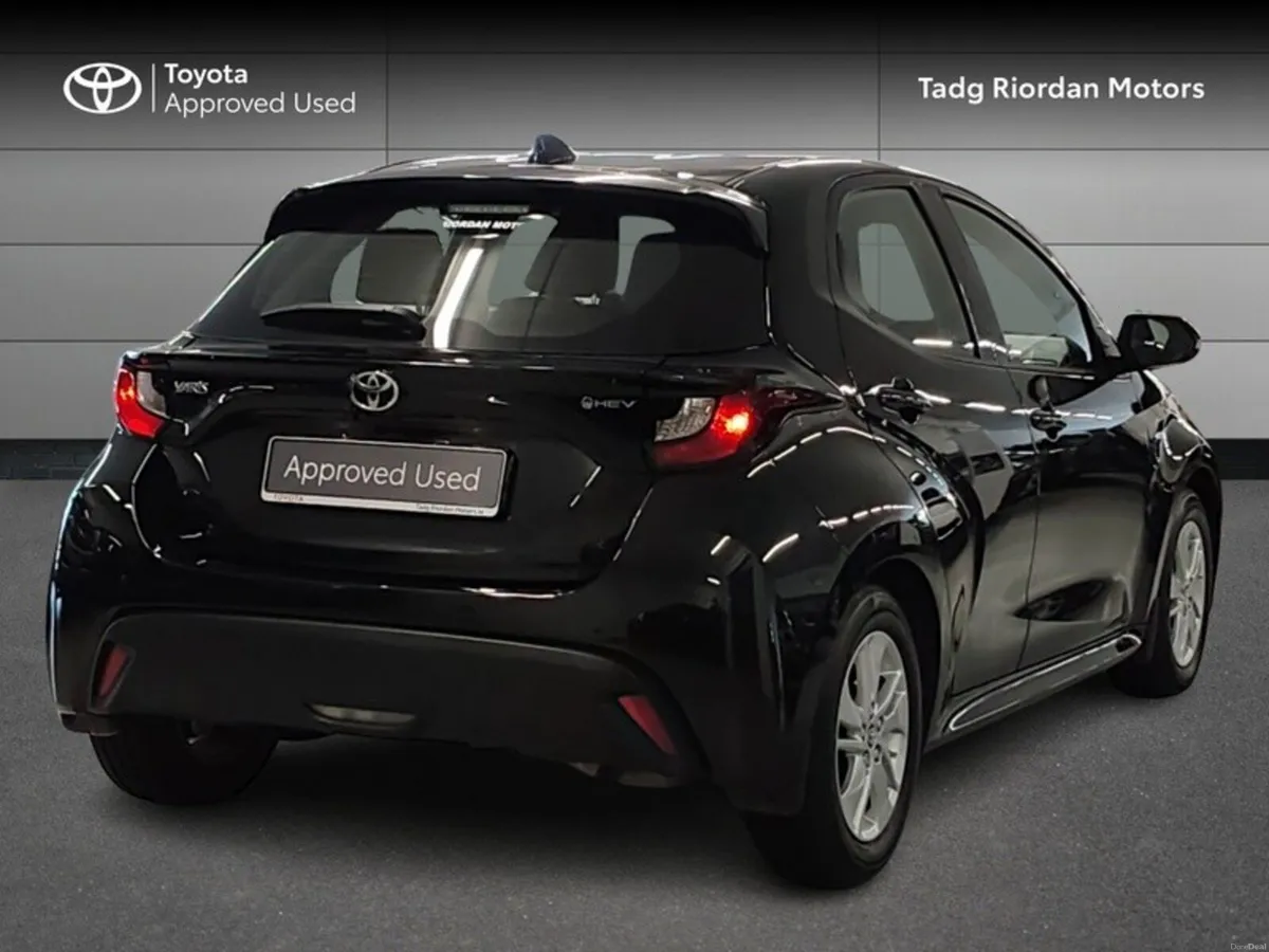 Toyota Yaris HYBRID LUNA - Image 2