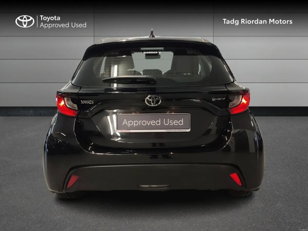 Toyota Yaris HYBRID LUNA - Image 4