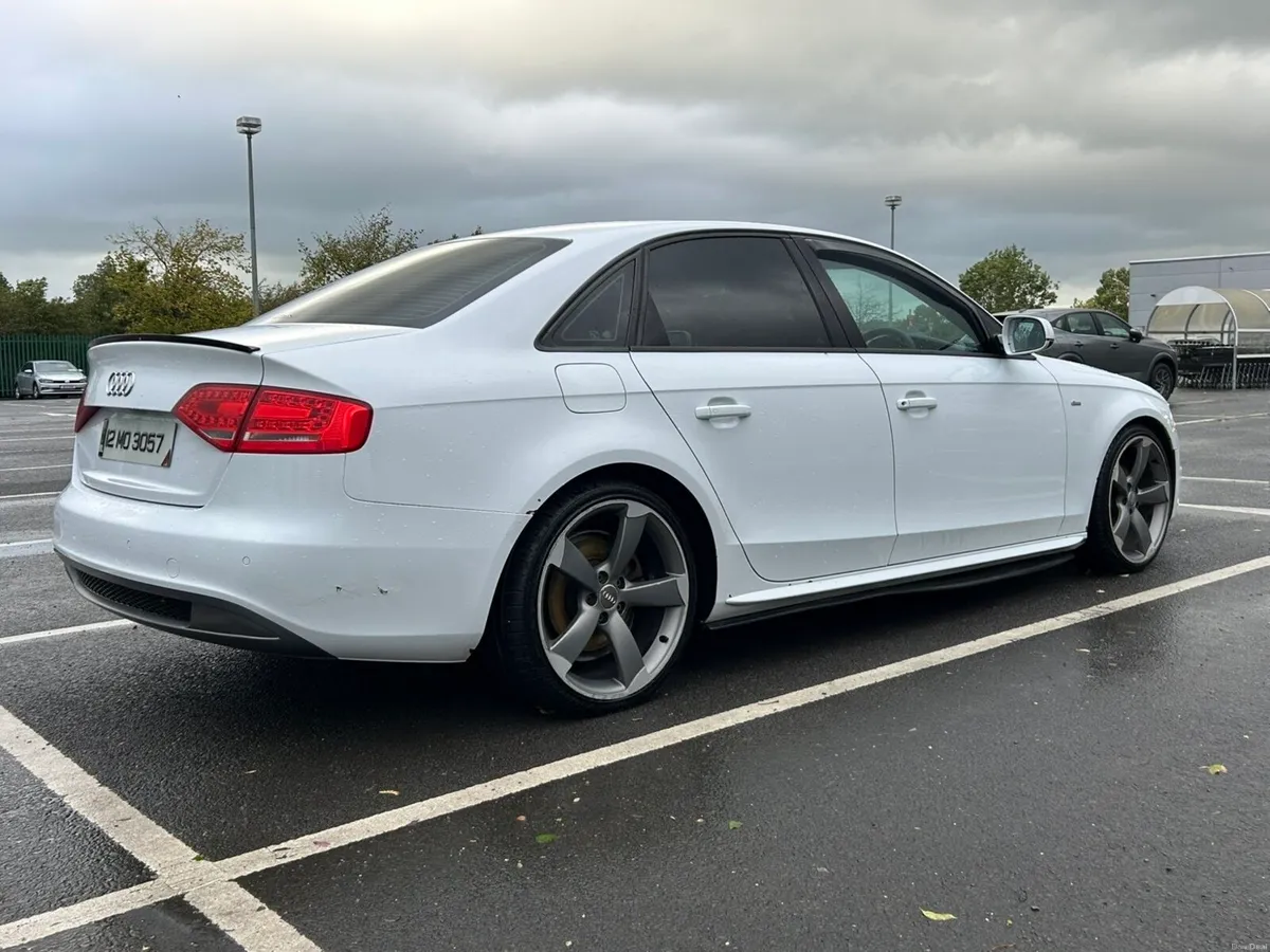 AUDI A4 SLINE BLACK EDITION - Image 5