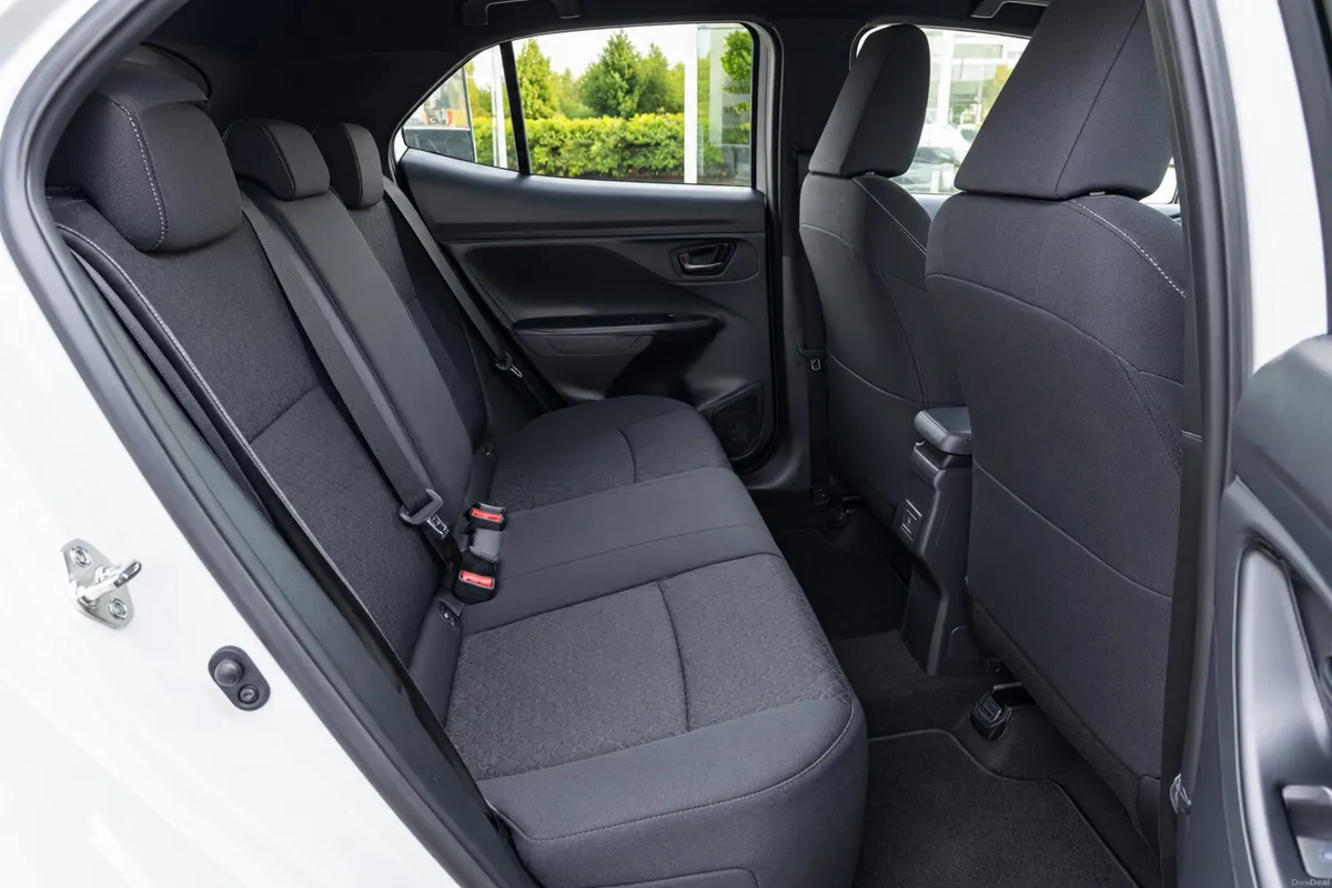 2025 Toyota Yaris Hybrid Auto - Image 4