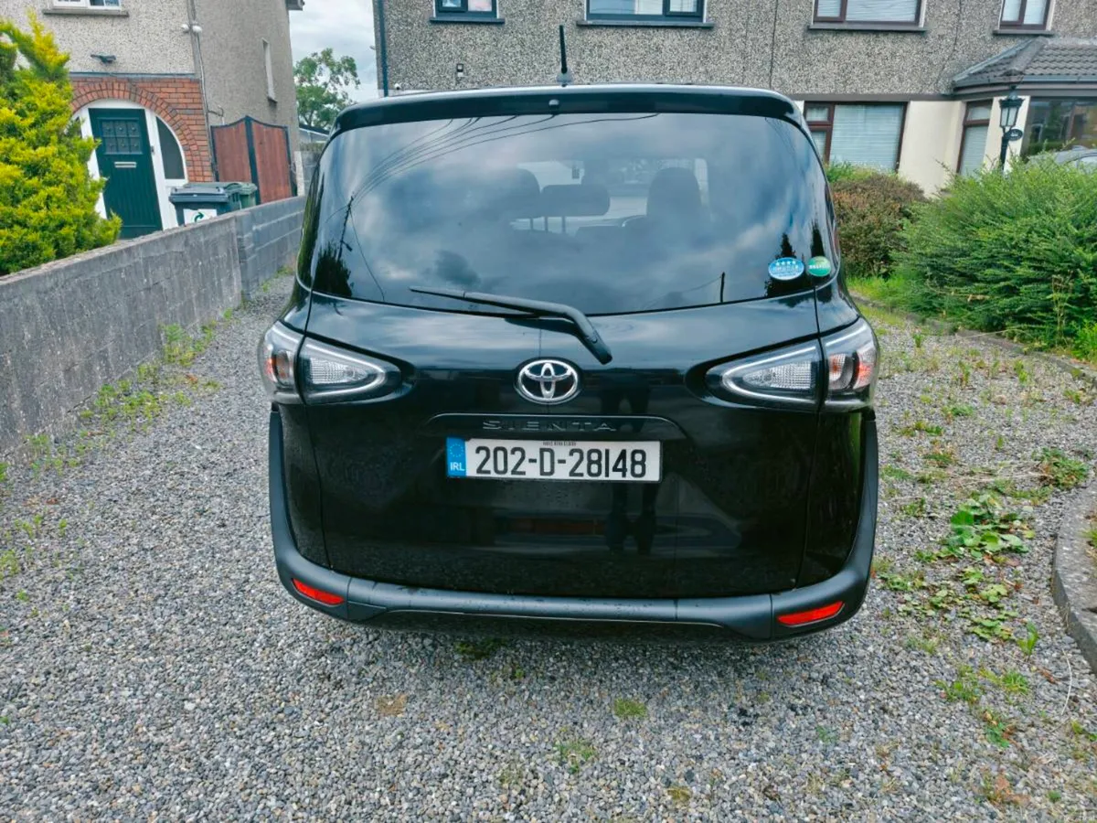 Toyota Sienta 7 Seater - Image 5