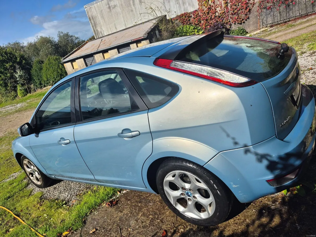 Ford Focus 2010 - Image 1