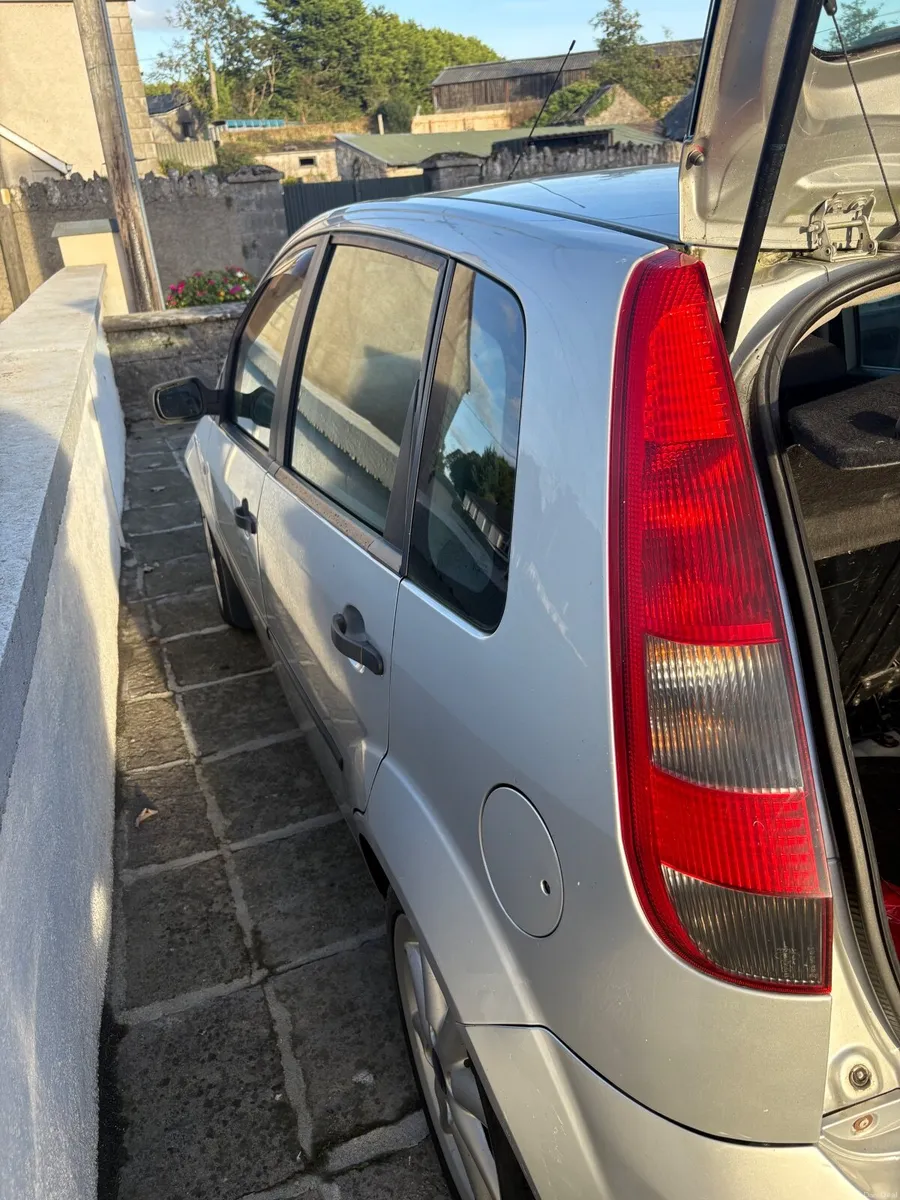 Ford Fiesta 2005 - Image 2