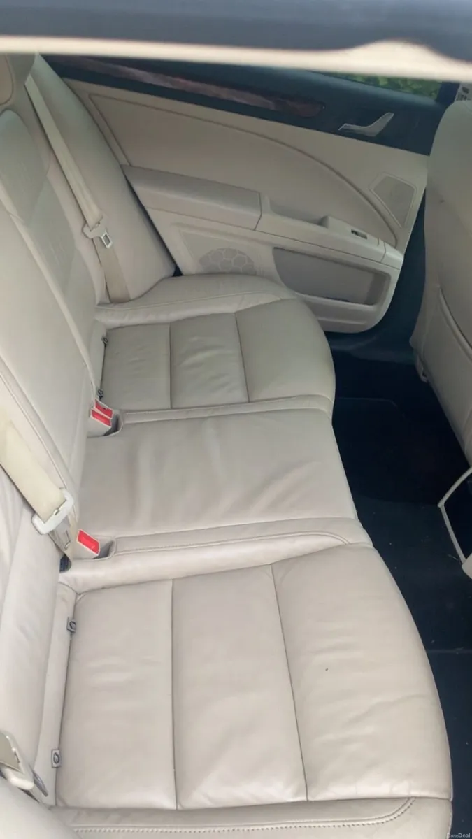 Skoda Superb 2012 - Image 2