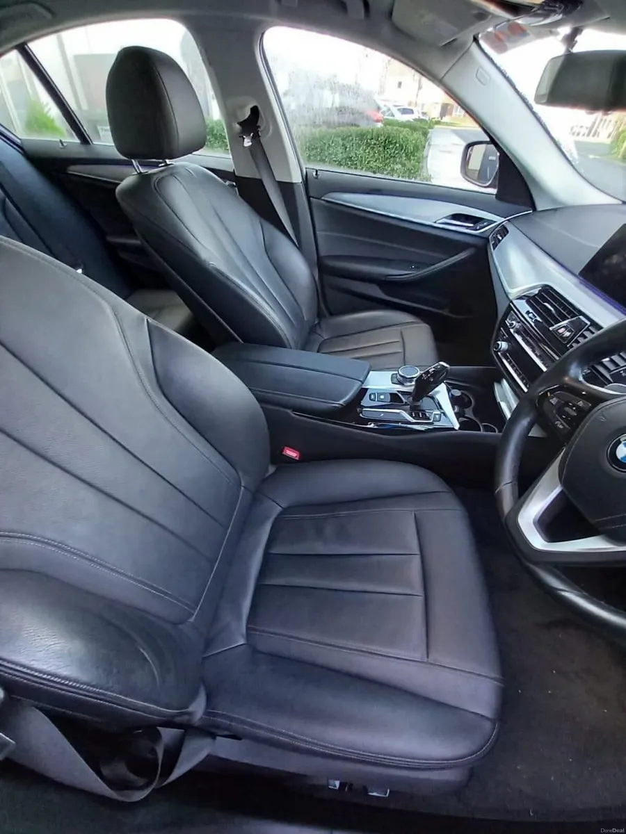 BMW 5-Series 2017 - Image 2