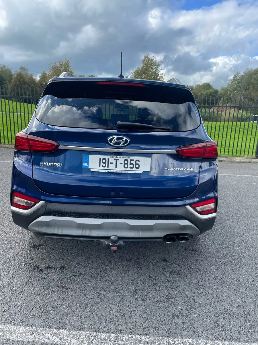 Hyundai Santa Fe 2WD Executive Plus 5DR - Image 3