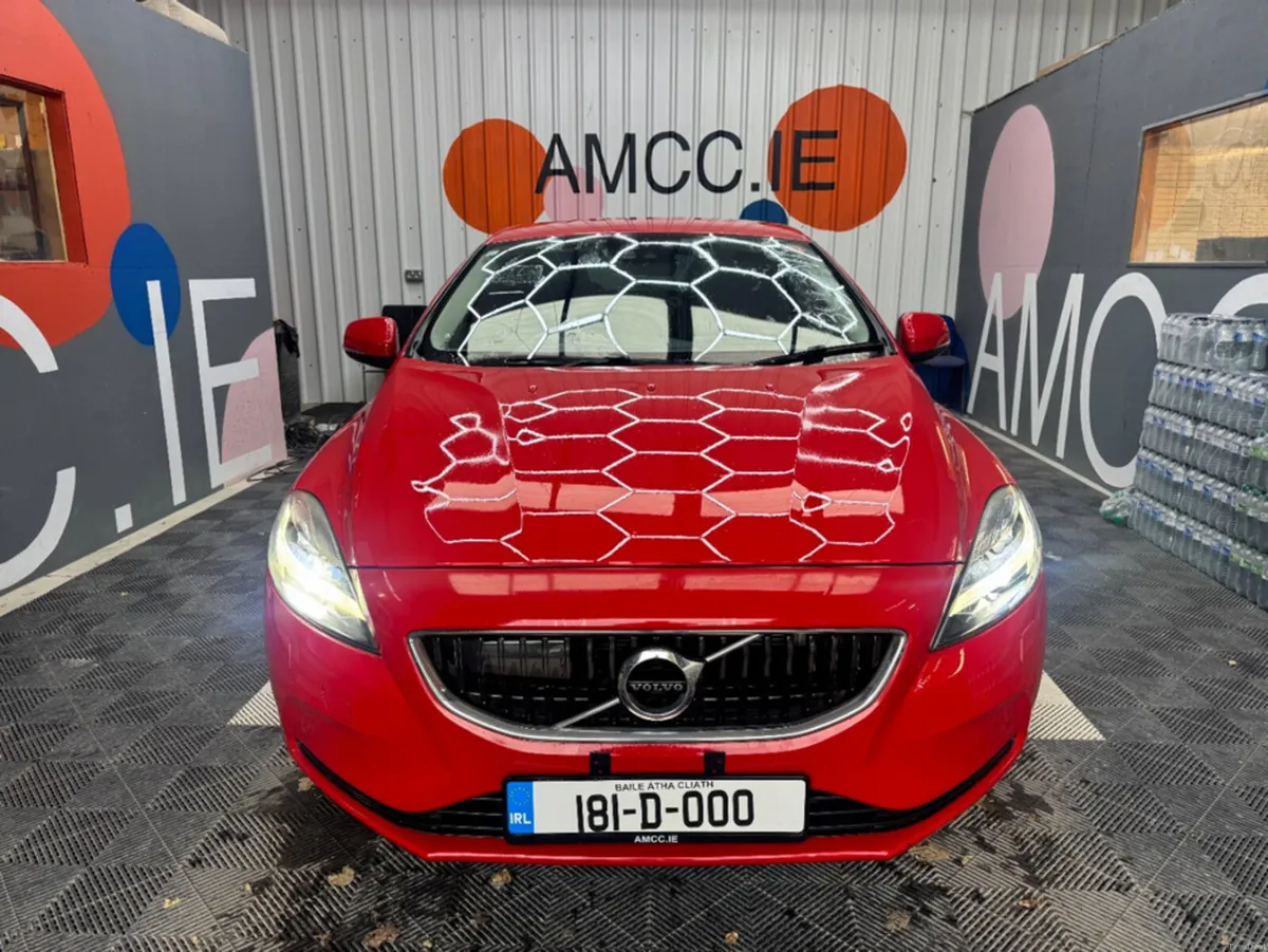 Volvo V40 2018 VOLVO V40 D4 AUTOMATIC / CRUISE CON - Image 2