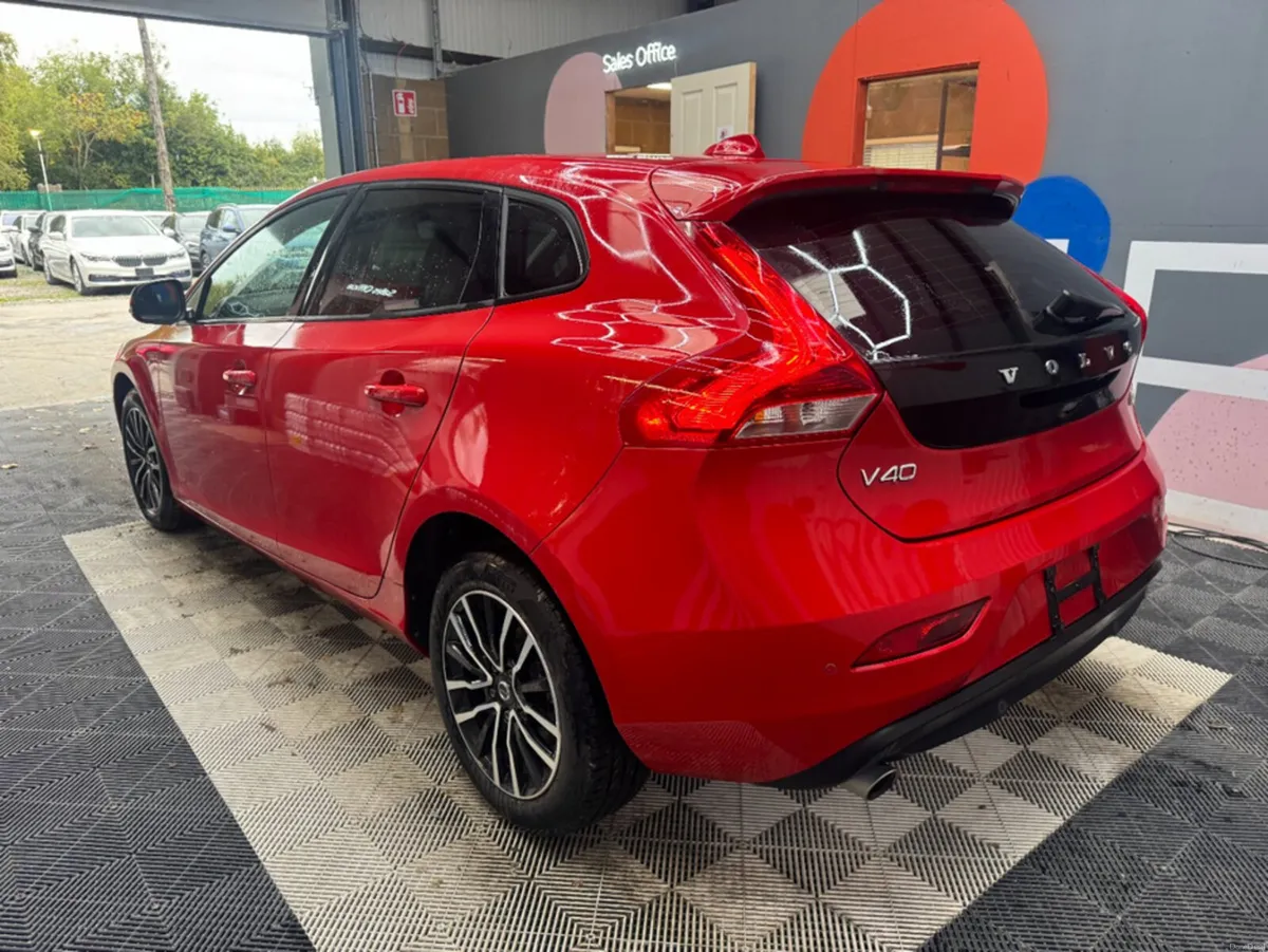 Volvo V40 2018 VOLVO V40 D4 AUTOMATIC / CRUISE CON - Image 5