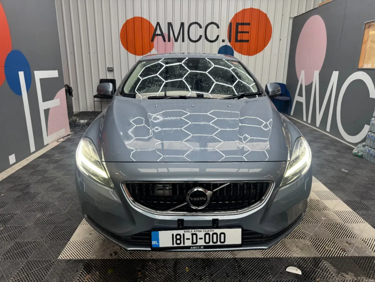 Volvo V40 2018 VOLVO V40 CROSS COUNTRY D4 MOMENTUM - Image 2