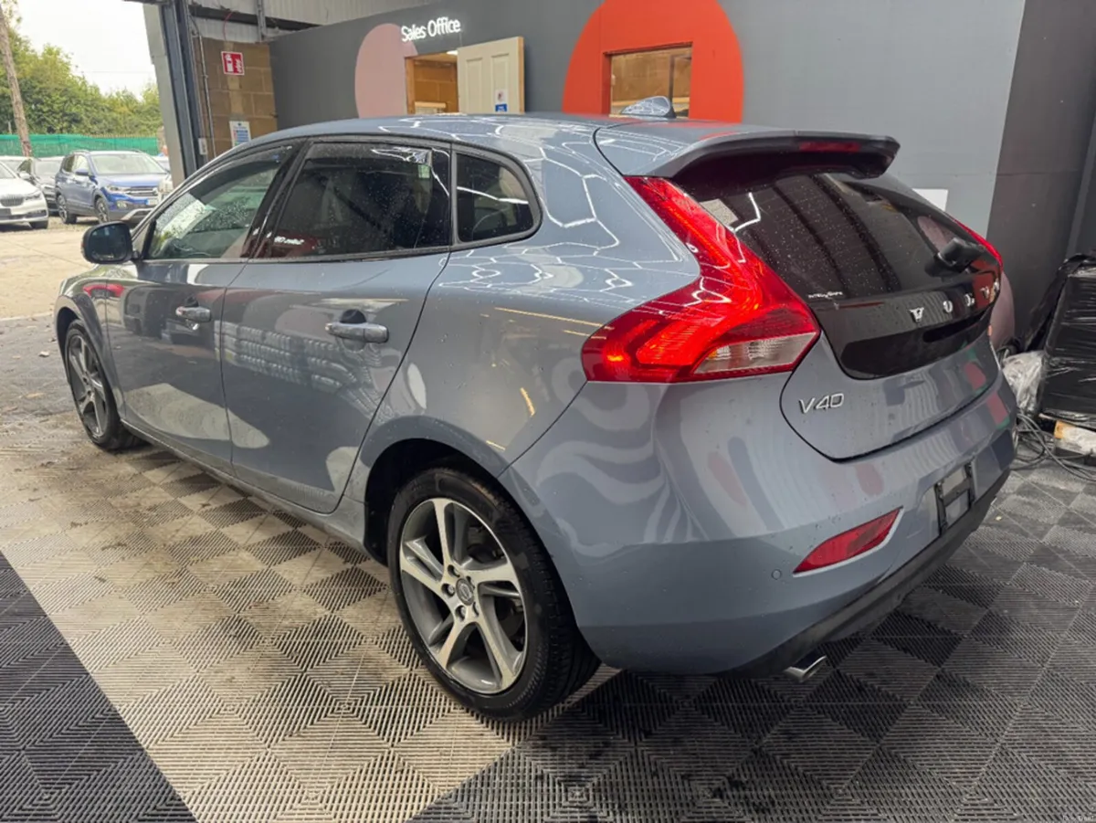 Volvo V40 2018 VOLVO V40 CROSS COUNTRY D4 MOMENTUM - Image 5