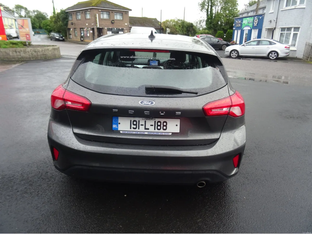 Ford Focus ZETEC 1.0 ECOBOOST 125PS 5DR 4 - Image 5