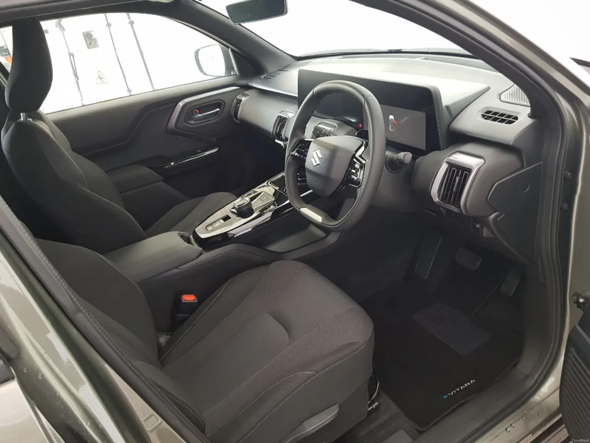 Suzuki Vitara E Vitara Motion Long Range 61KWh - Image 5