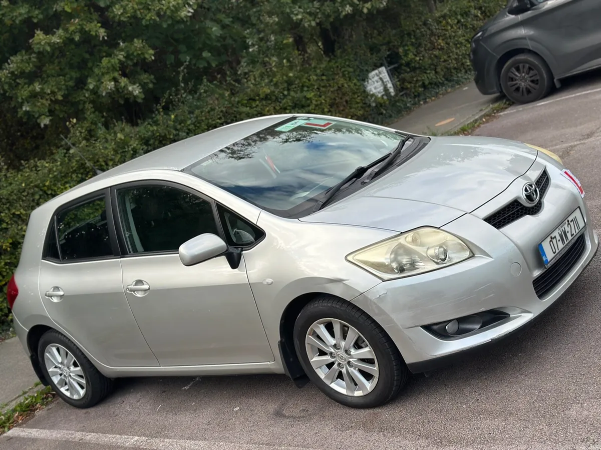 Toyota Auris  Automatic - Image 3