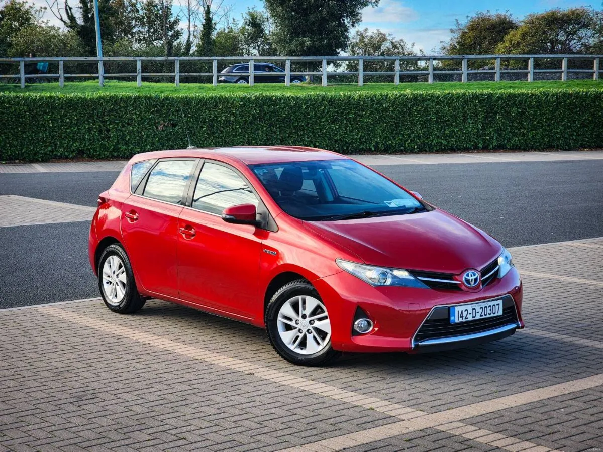 Toyota Auris 2014 Automatic Hybrid - Image 2