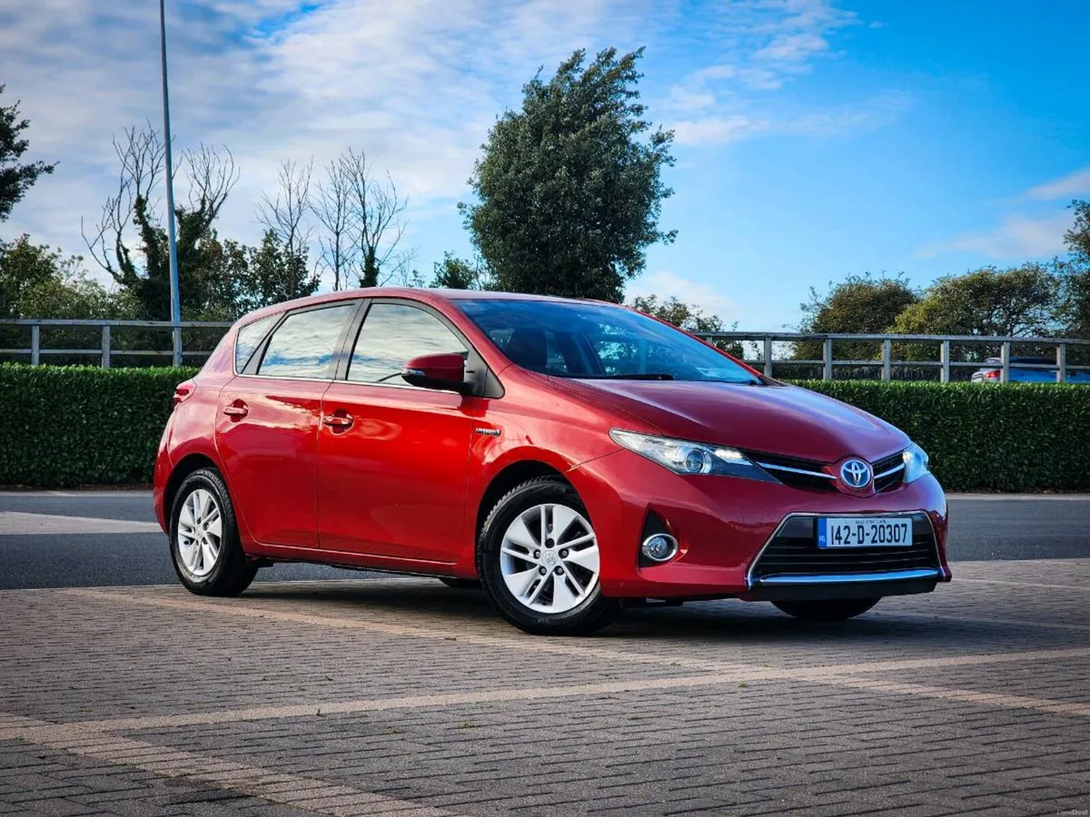 Toyota Auris 2014 Automatic Hybrid - Image 6