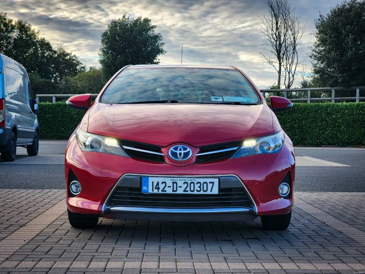Toyota Auris 2014 Automatic Hybrid - Image 1
