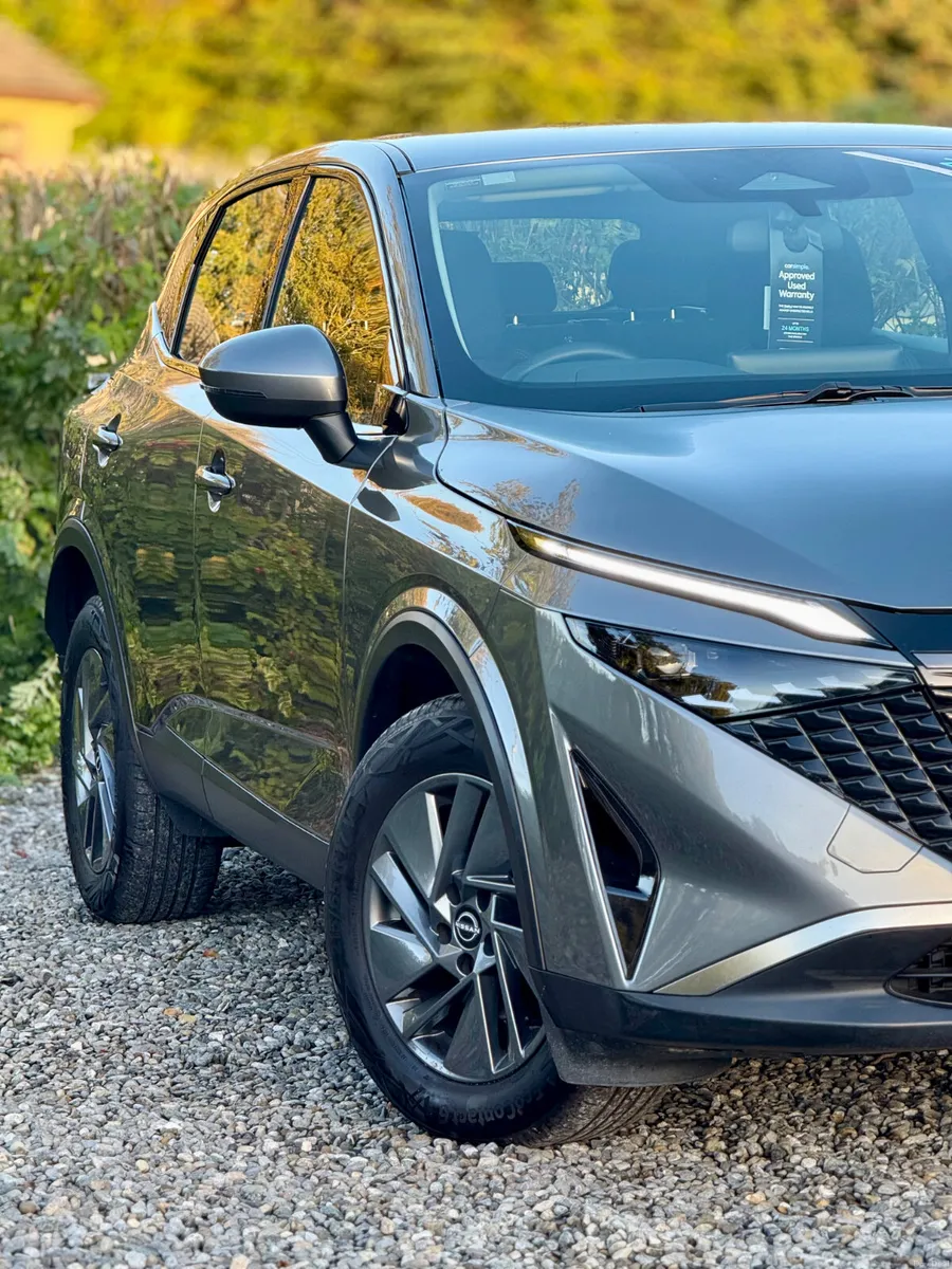 2025 Nissan Qashqai SV 1.3 MHEV Hybrid - Image 4