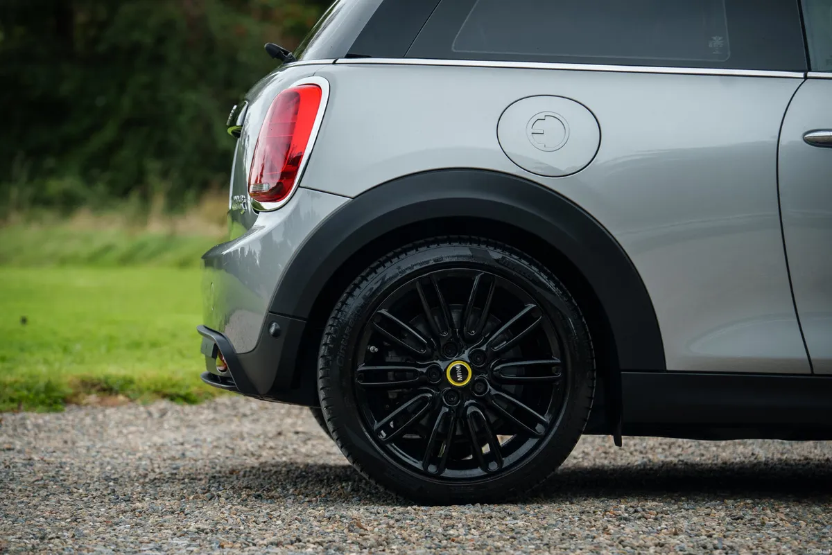 2023 Mini Cooper S Electric Level 3 - Image 3