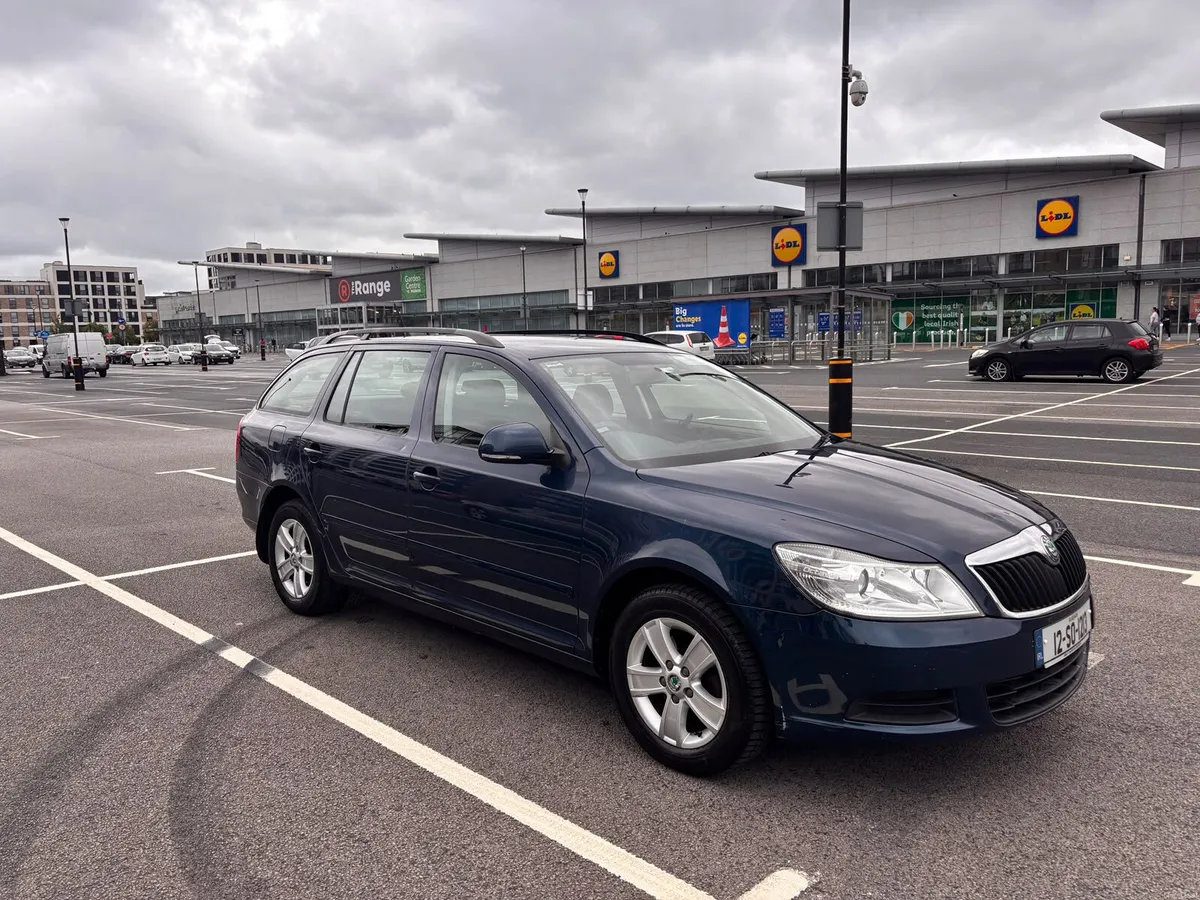 2012 Skoda Octavia  Manual - Image 2