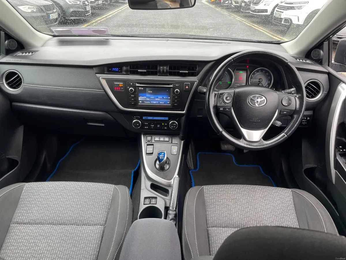 Toyota Auris 2015 1.8 Petrol-Hybrid Automatic - Image 5