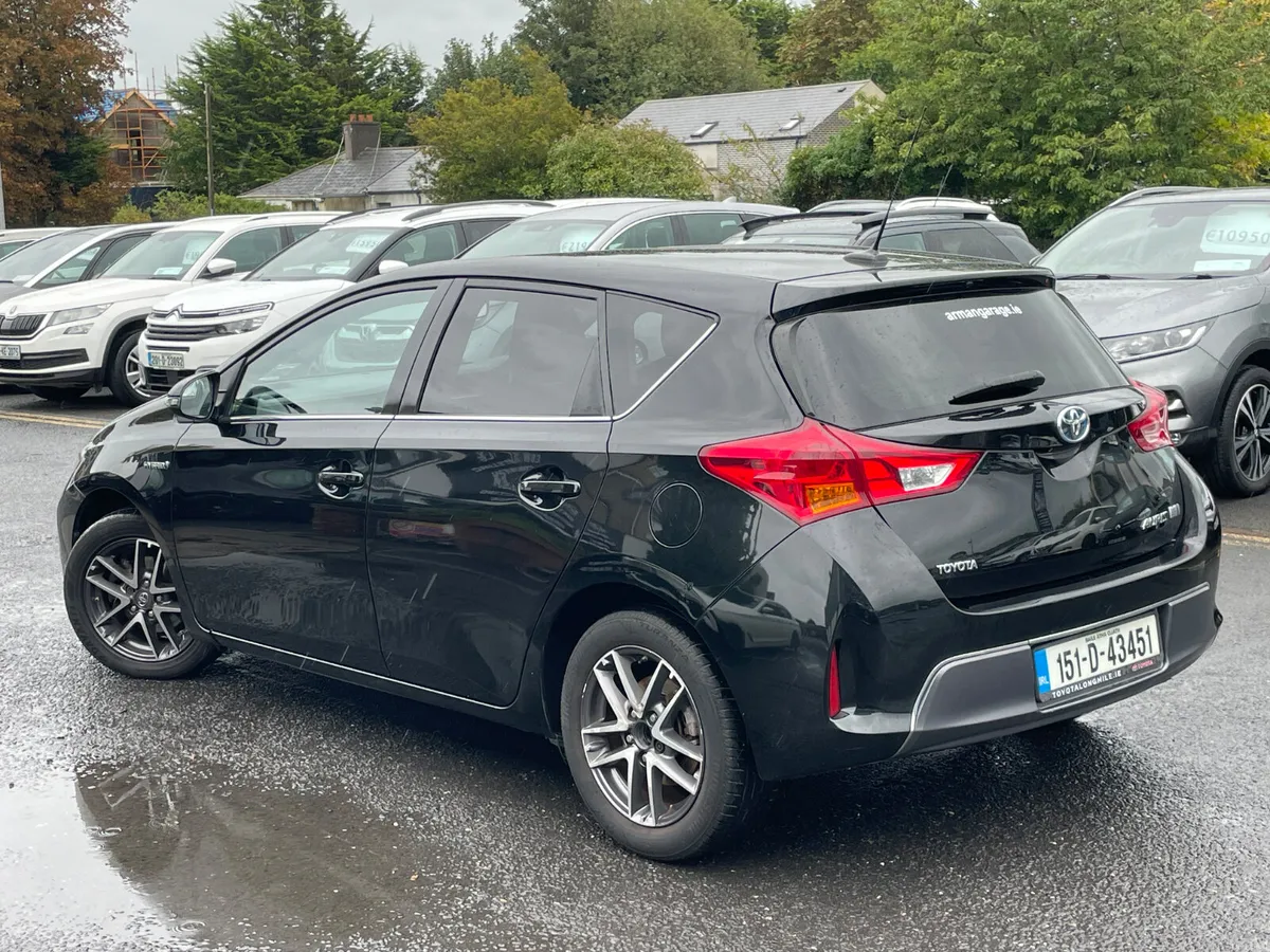 Toyota Auris 2015 1.8 Petrol-Hybrid Automatic - Image 3