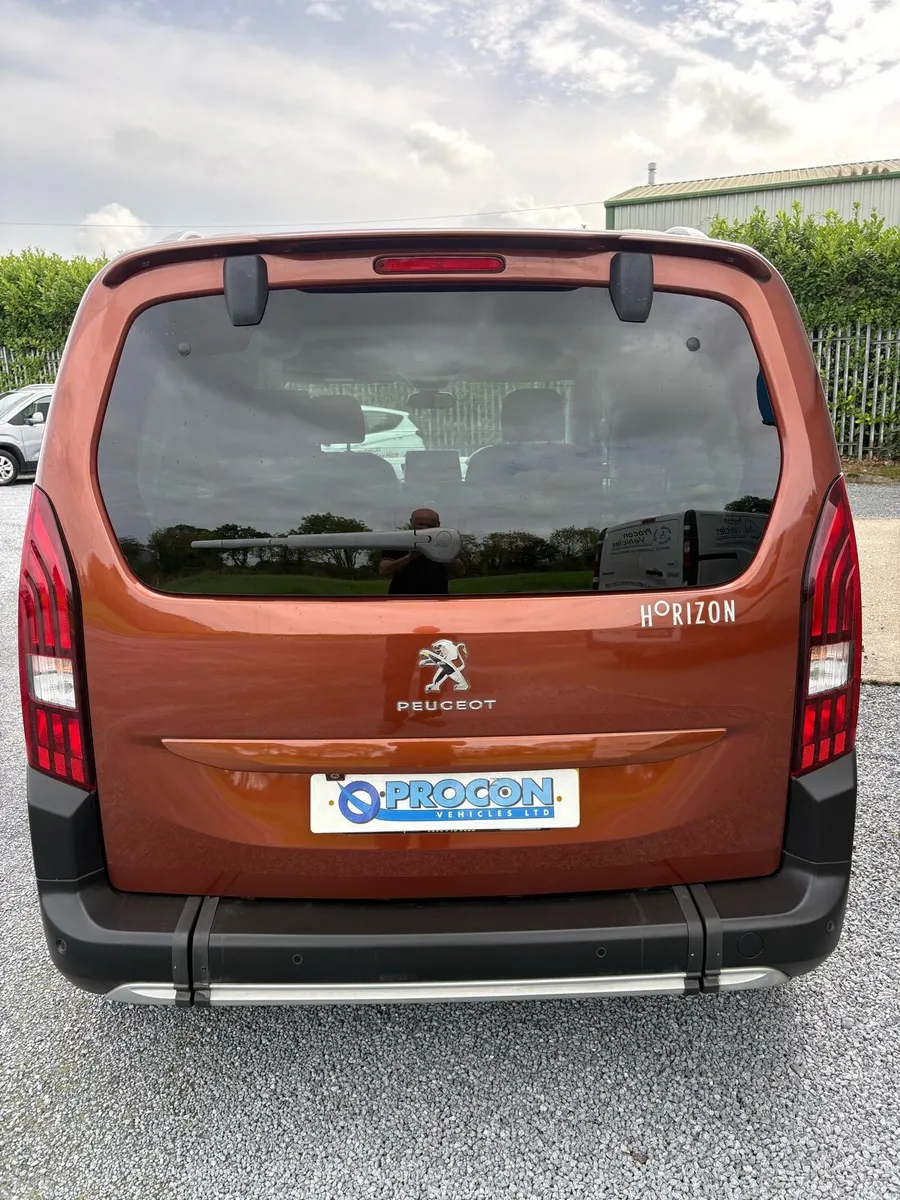 Wheelchair accessible car - Image 5