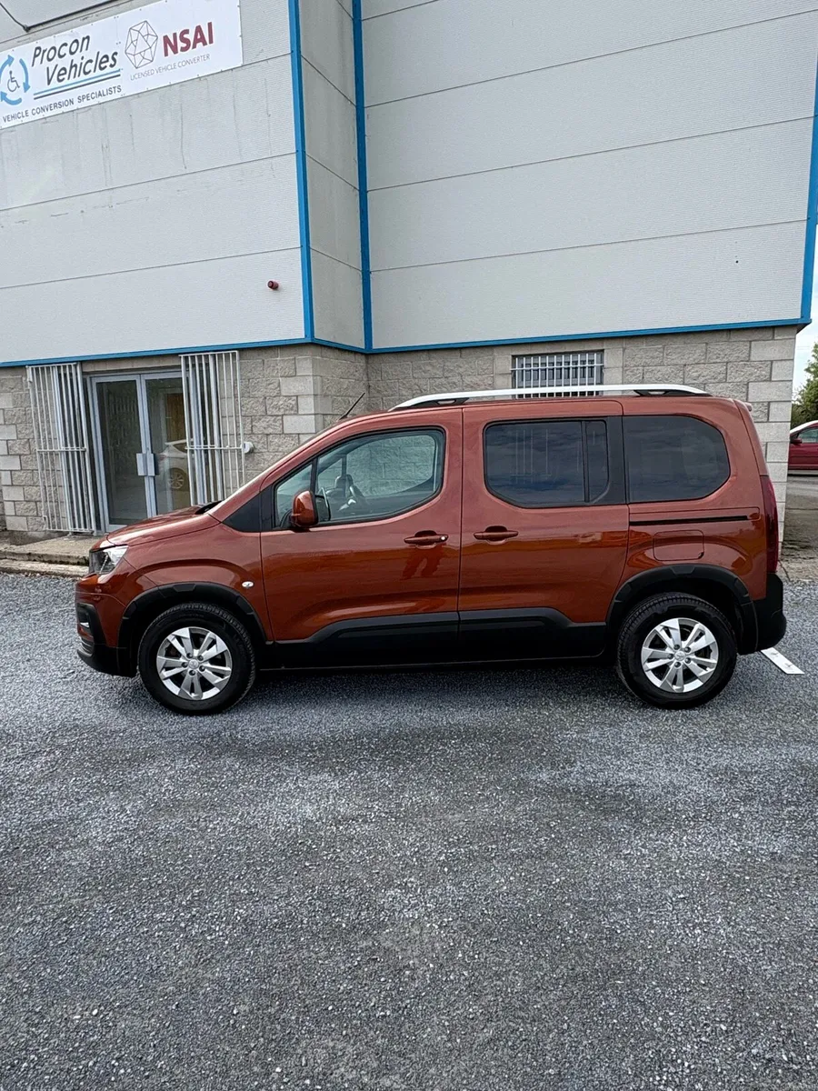 Wheelchair accessible car - Image 3