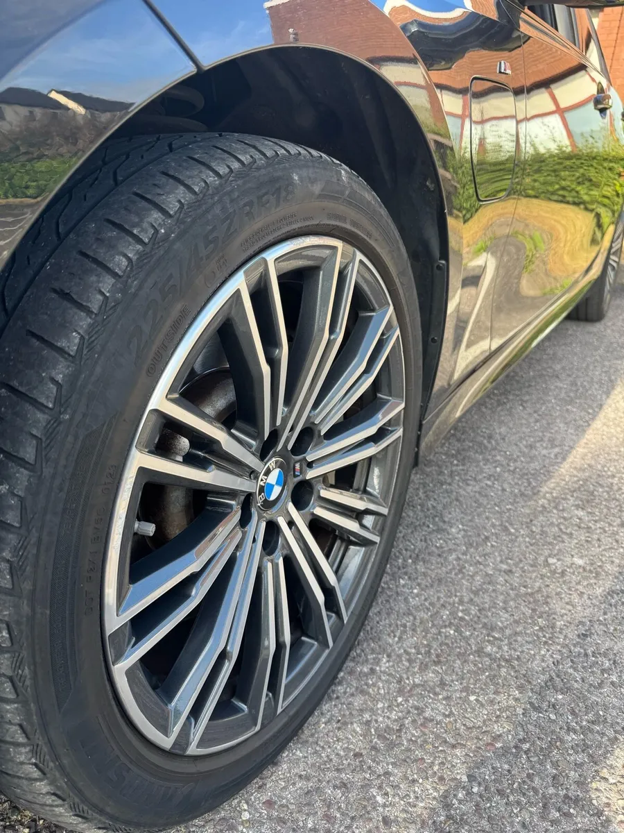 BMW 330e - Image 2
