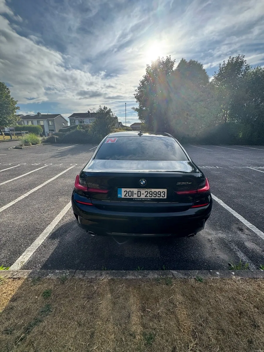 BMW 330e - Image 4